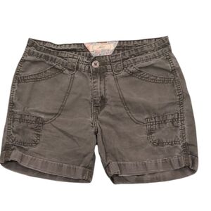 Levi’s Women's Olive Green Cargo Shorts – Size 6